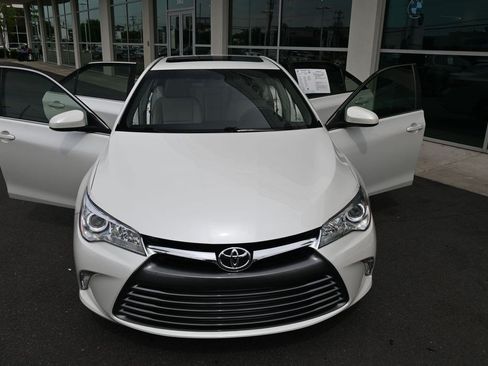 Used 2017 Toyota Camry XLE w/ Moonroof Package FWD image 32