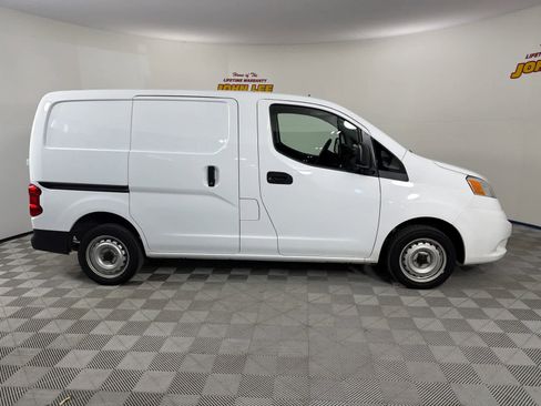 Used 2021 Nissan NV200 S w/ Back Door Glass Package image 9