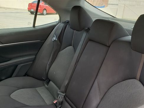 Used 2018 Toyota Camry LE FWD image 10