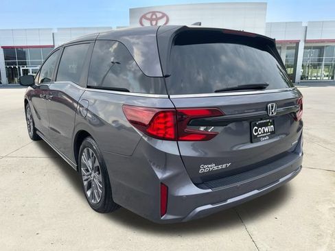 Used 2025 Honda Odyssey Touring image 3
