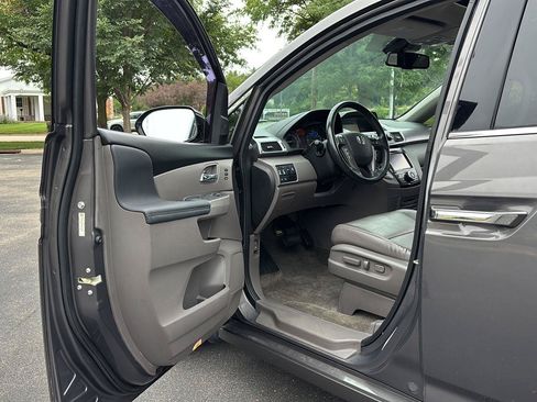 Used 2015 Honda Odyssey Touring Elite image 2