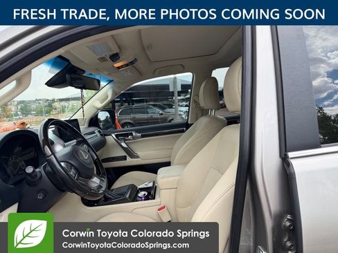 Used 2023 Lexus GX 460 Premium w/ Accessory Package AWD/4WD image 11