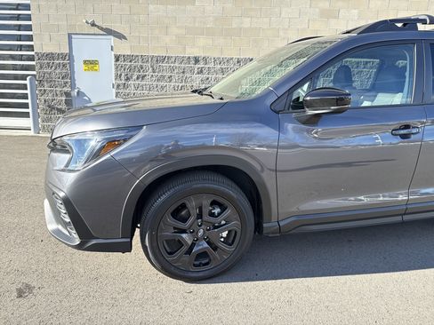 Used 2025 Subaru Ascent Onyx Edition image 2