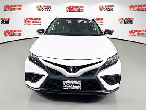 Certified 2022 Toyota Camry SE image 12