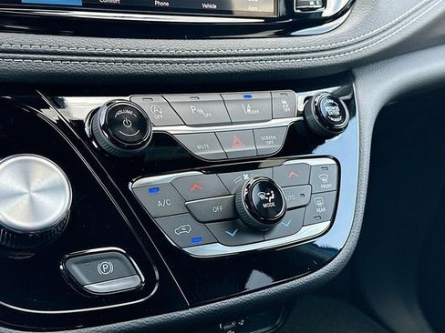 New 2026 Chrysler Pacifica Select w/ S Appearance Package FWD image 11