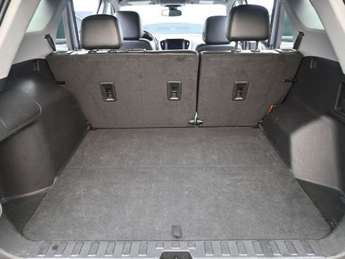 Used 2024 GMC Terrain SLT image 17