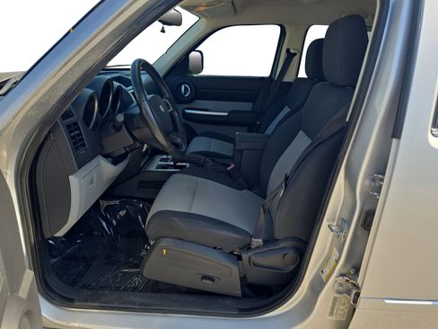 Used 2007 Dodge Nitro SLT image 2