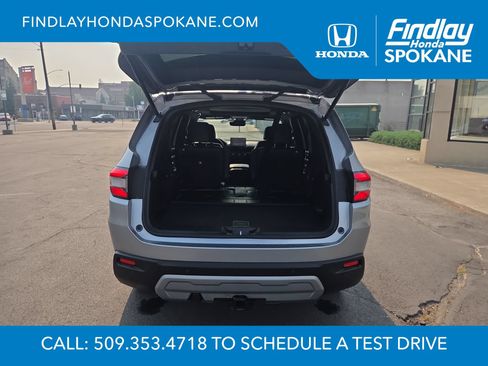 Used 2025 Honda Pilot TrailSport image 11