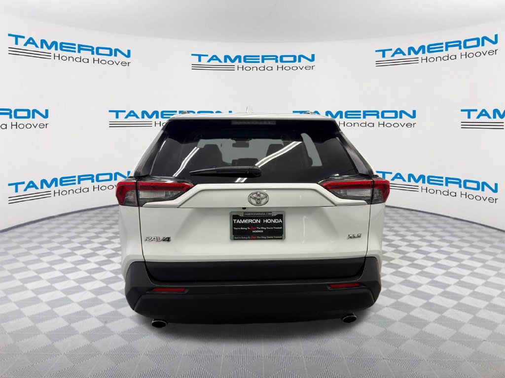 Used 2019 Toyota RAV4 XLE Premium FWD image 4