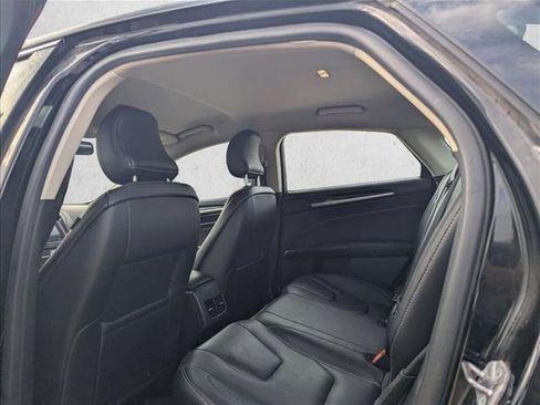 Used 2019 Ford Fusion Energi Titanium FWD image 13