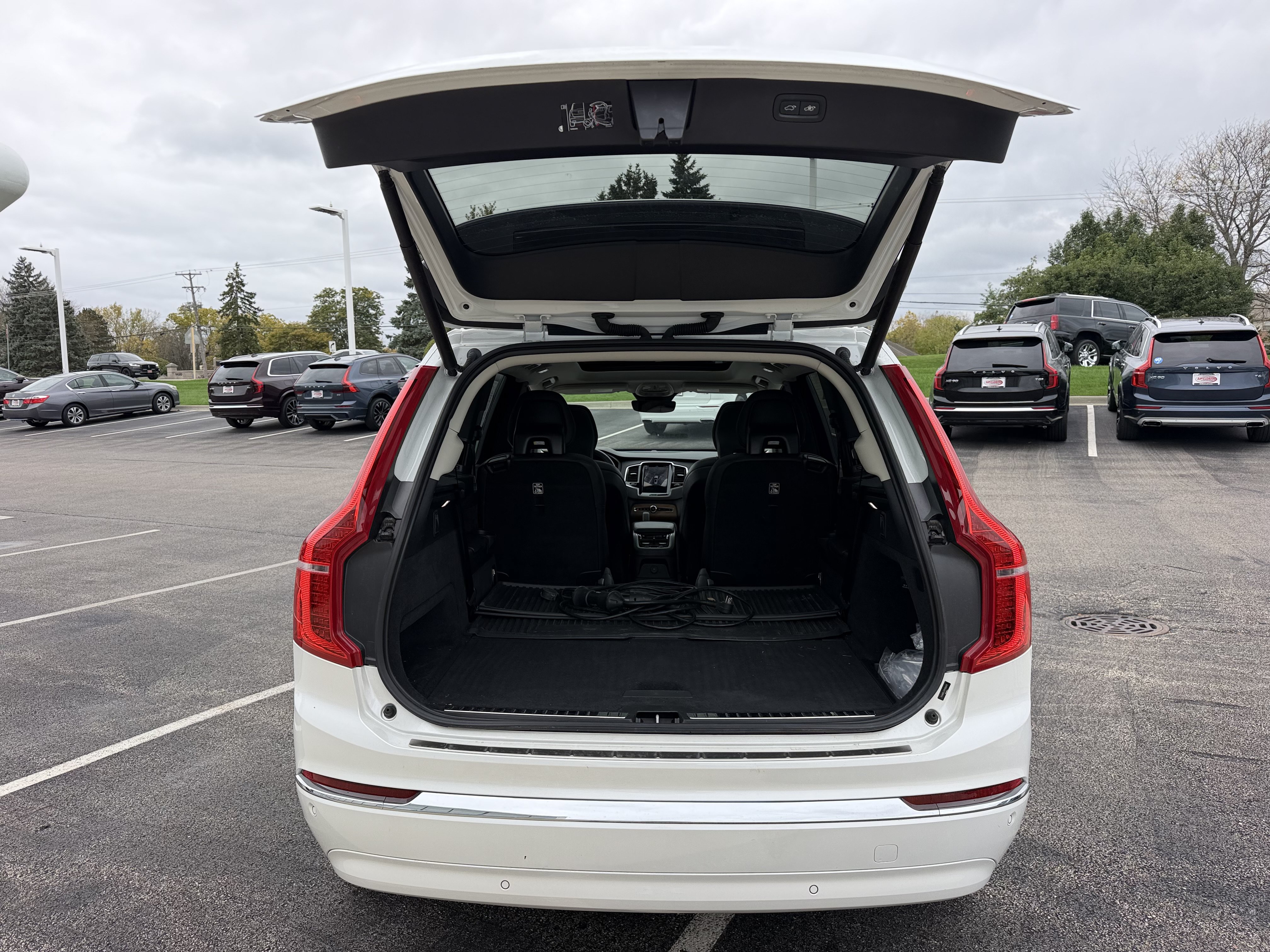 Used 2024 Volvo XC90 T8 Plus w/ Protection Package Premier AWD/4WD image 11
