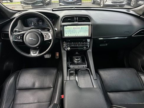 Used 2019 Jaguar F-PACE S image 13