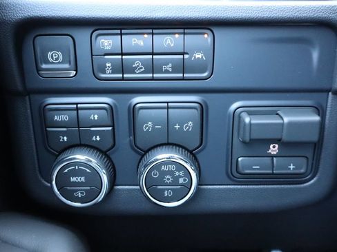 New 2026 Chevrolet Tahoe High Country AWD/4WD image 16