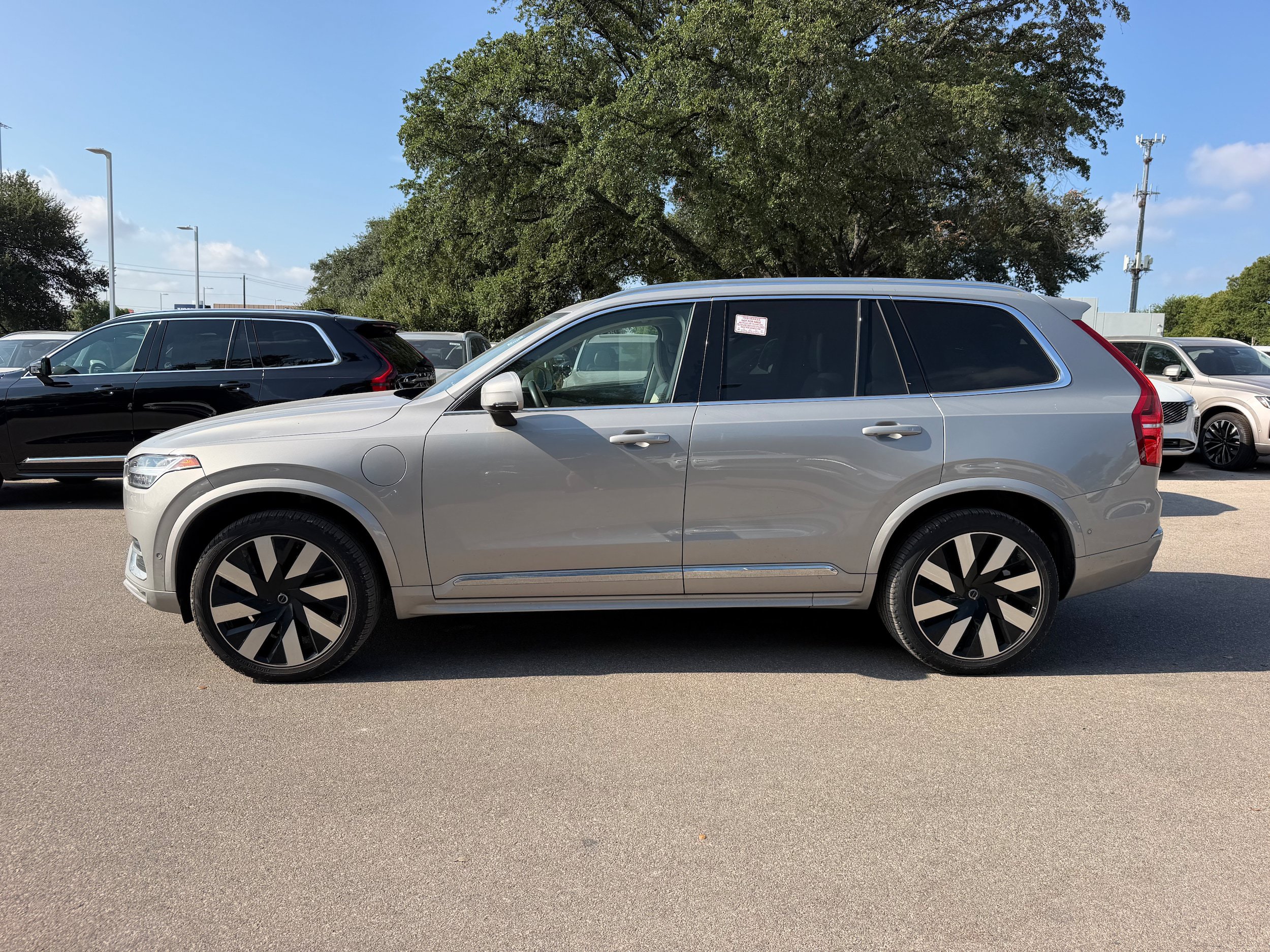 Certified 2025 Volvo XC90 T8 Plus w/ Protection Package AWD/4WD image 3
