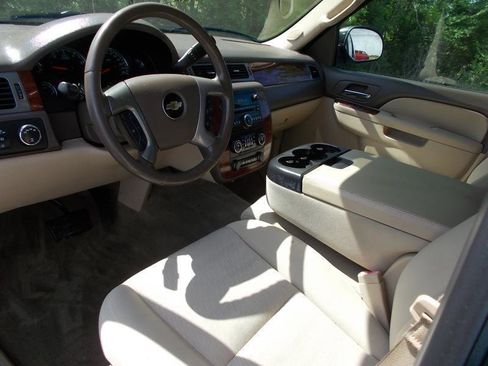 Used 2013 Chevrolet Avalanche LS image 29