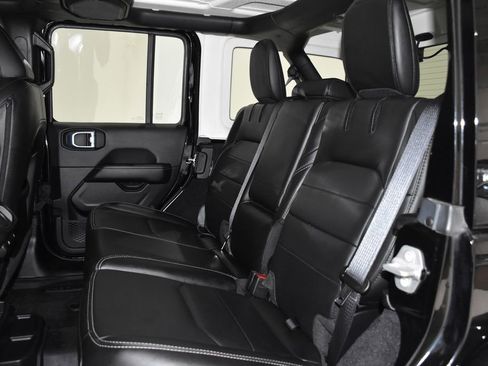 Used 2022 Jeep Wrangler Unlimited Sahara image 28