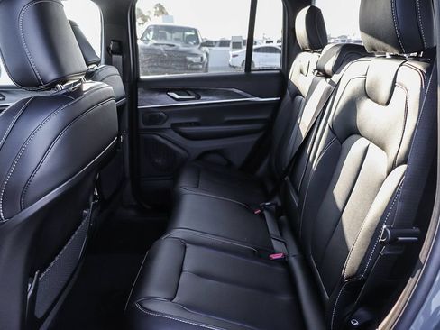 New 2026 Jeep Grand Cherokee Limited AWD/4WD image 23