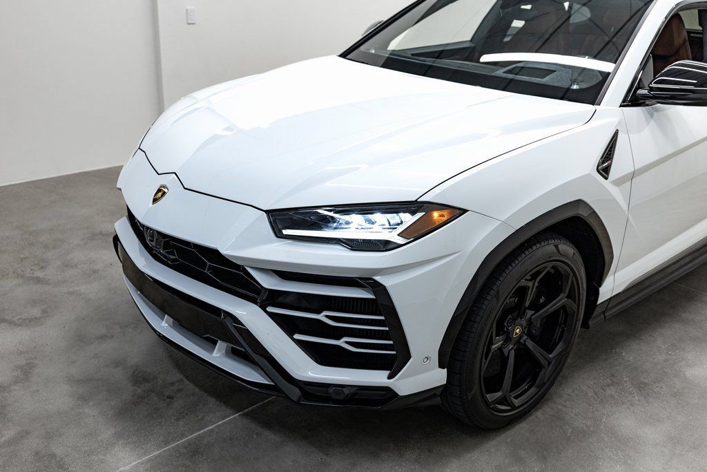Used 2021 Lamborghini Urus AWD/4WD image 43