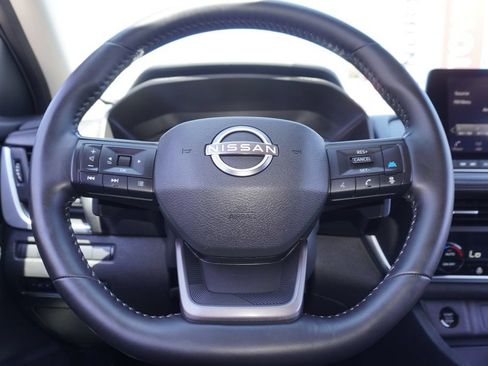 Used 2025 Nissan Rogue SV w/ SV Premium Package FWD image 22
