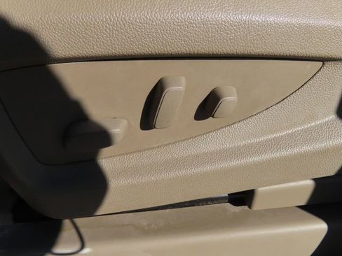 Used 2016 Chevrolet Suburban LT image 16