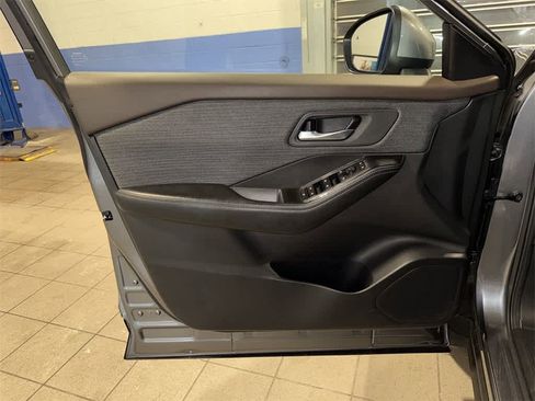 Used 2023 Nissan Rogue SV image 29