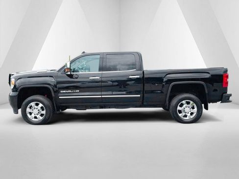 Used 2018 GMC Sierra 3500 Denali w/ Duramax Plus Package AWD/4WD image 4