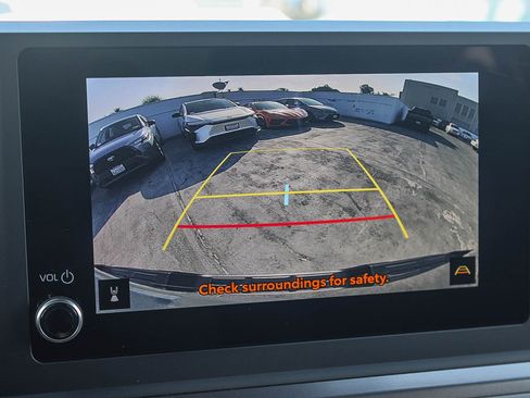 Used 2025 Toyota Tacoma SR5 AWD/4WD image 25
