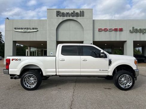 Used 2019 Ford F250 Lariat w/ Lariat Ultimate Package image 8