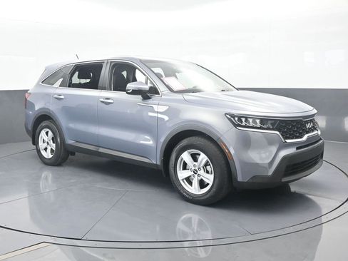 Used 2022 Kia Sorento LX image 8
