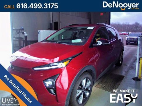 Used 2023 Chevrolet Bolt EUV LT w/ Convenience Package image 1