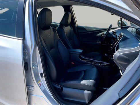 Used 2022 Toyota Prius XLE FWD image 7