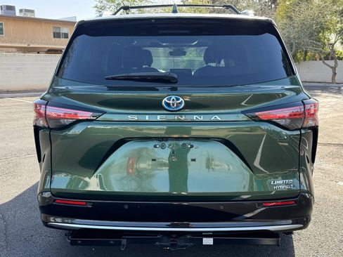 Used 2021 Toyota Sienna Limited image 8