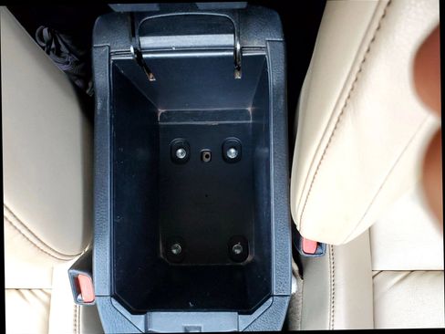 Used 2015 Toyota RAV4 Limited FWD image 36