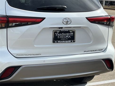 Used 2022 Toyota Highlander Platinum image 6