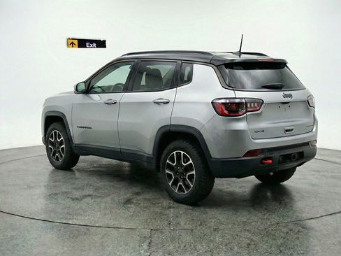 Used 2025 Jeep Compass Trailhawk image 5