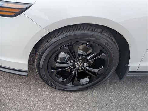 Used 2025 Honda Accord SE image 10