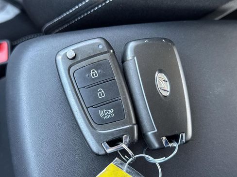 Used 2022 Hyundai Venue SEL image 41