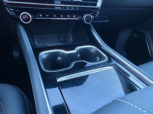 Used 2024 Chevrolet Traverse RS w/ LPO, Floor Liner Package image 36