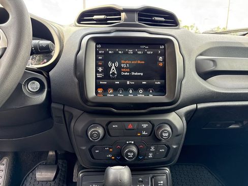Used 2023 Jeep Renegade Latitude AWD/4WD image 14