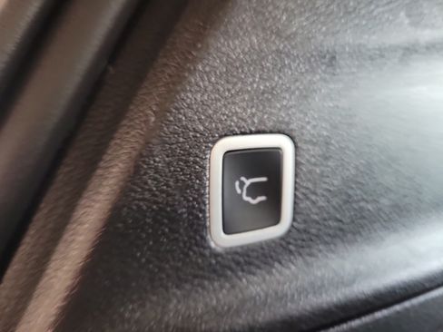 Used 2024 Chrysler Pacifica Limited FWD image 10