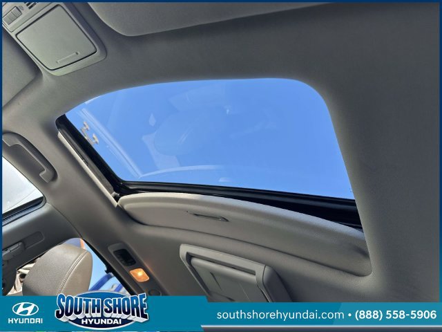 Used 2016 Honda Odyssey Touring Elite image 20
