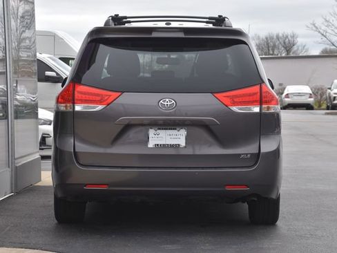Used 2013 Toyota Sienna XLE FWD image 8