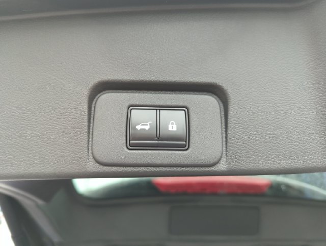 Certified 2022 Nissan Rogue Platinum w/ Head-Up Display Package FWD image 21