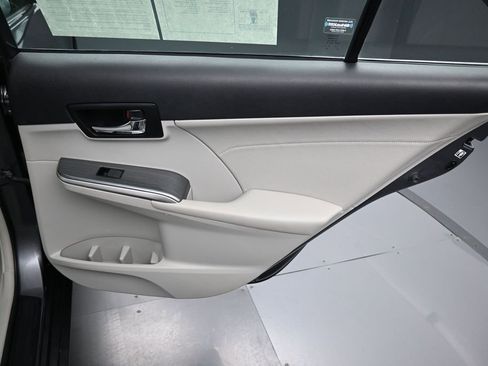 Used 2014 Toyota Camry XLE w/ Leather Package FWD image 33