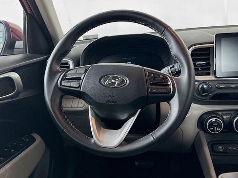 Used 2024 Hyundai Venue SEL image 18