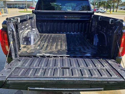 Used 2024 GMC Sierra 1500 SLT image 11