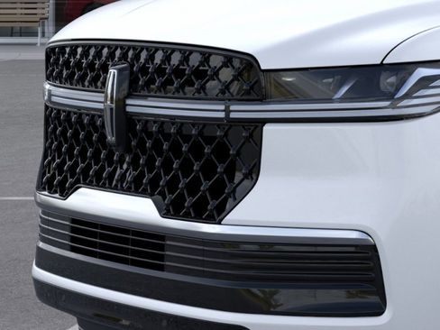 New 2026 Lincoln Navigator Reserve w/ Jet Appearance Package AWD/4WD image 17