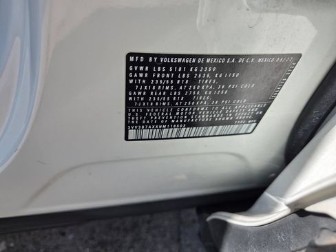 Used 2022 Volkswagen Tiguan SE FWD image 32