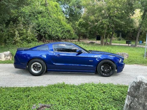 Used 2014 Ford Mustang GT Premium RWD image 3