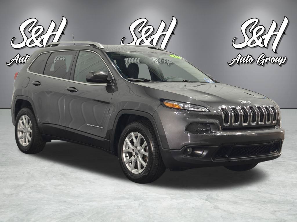 Used 2017 Jeep Cherokee Latitude w/ Cold Weather Group AWD/4WD image 2